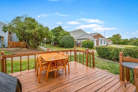 2052 Sutherland Pl, Hoffman Estates, IL 60169 photo 16