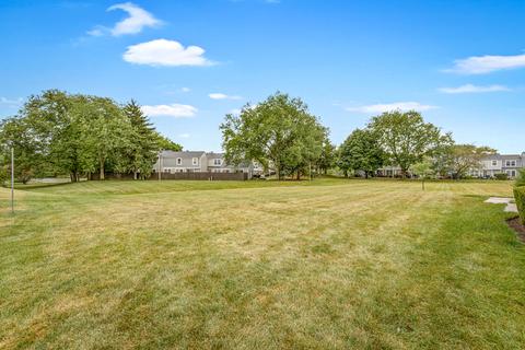2052 Sutherland Pl, Hoffman Estates, IL 60169 photo 17