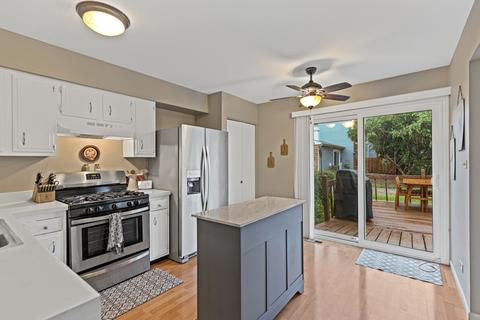 2052 Sutherland Pl, Hoffman Estates, IL 60169 photo 5