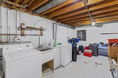 2052 Sutherland Pl, Hoffman Estates, IL 60169 photo 14