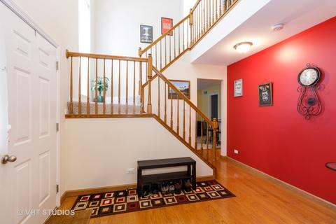 890 Dandridge Ct, Elgin, IL 60120 photo 2