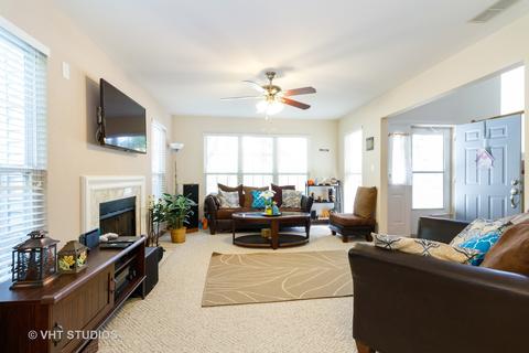 890 Dandridge Ct, Elgin, IL 60120 photo 4