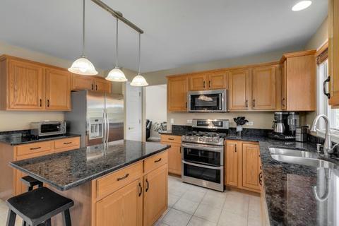 121 Hearthstone Dr, Bartlett, IL 60103 photo 8