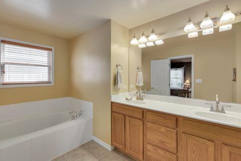 121 Hearthstone Dr, Bartlett, IL 60103 photo 18