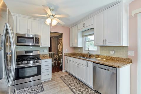 1225 John Dr, Hoffman Estates, IL 60169 photo 8