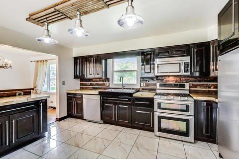 1230 Forest Dr, Elgin, IL 60123 photo 10