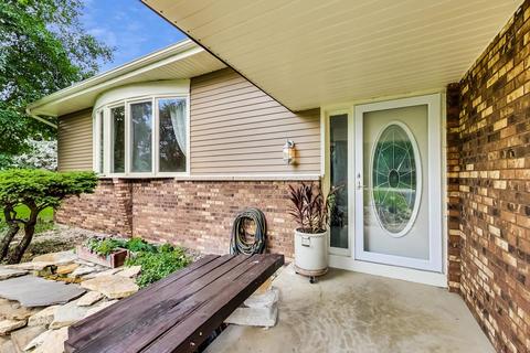 1230 Forest Dr, Elgin, IL 60123 photo 3