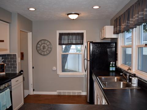 303 Meadows Ave, Bloomington, IL 61701 photo 9