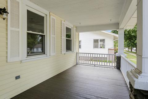 617 E Walnut St, Bloomington, IL 61701 photo 4