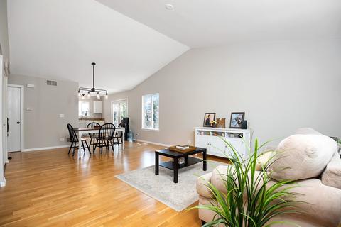 710 Deames St, Plano, IL 60545 photo 4