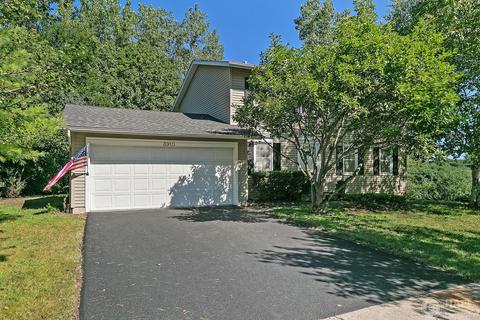 3910 Whispering Trails Dr, Hoffman Estates, IL 60192 photo 1