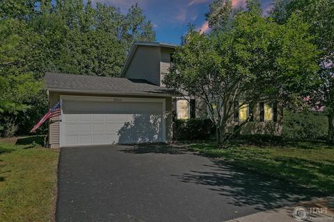 3910 Whispering Trails Dr, Hoffman Estates, IL 60192 photo 2