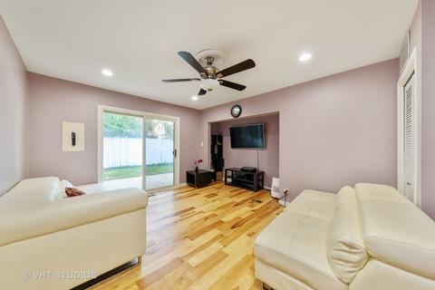 255 Grissom Ln, Hoffman Estates, IL 60169 photo 2