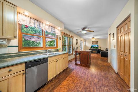 310 S Hickory Ave, Bartlett, IL 60103 photo 8
