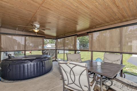 2316 E Grand Ave E, Lindenhurst, IL 60046 photo 22
