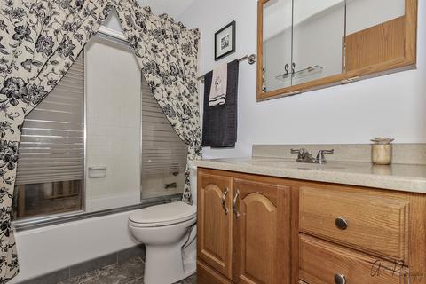 2316 E Grand Ave E, Lindenhurst, IL 60046 photo 13