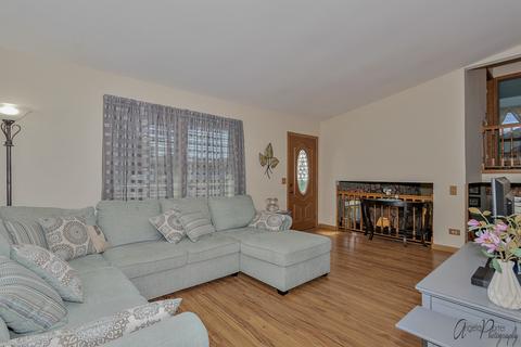 2316 E Grand Ave E, Lindenhurst, IL 60046 photo 4