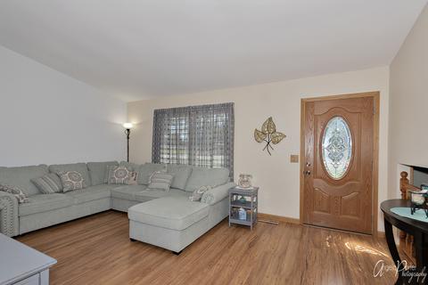 2316 E Grand Ave E, Lindenhurst, IL 60046 photo 3