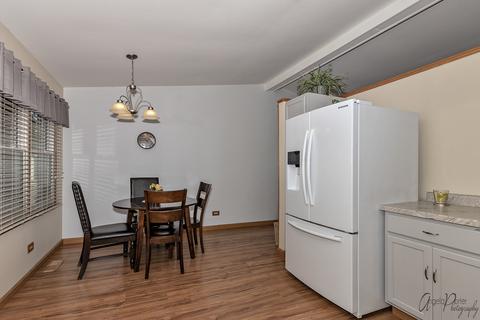 2316 E Grand Ave E, Lindenhurst, IL 60046 photo 9