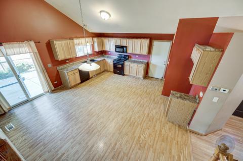 2204 Red Hawk Dr, Plainfield, IL 60586 photo 9