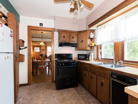 424 Griswold St, Elgin, IL 60123 photo 3