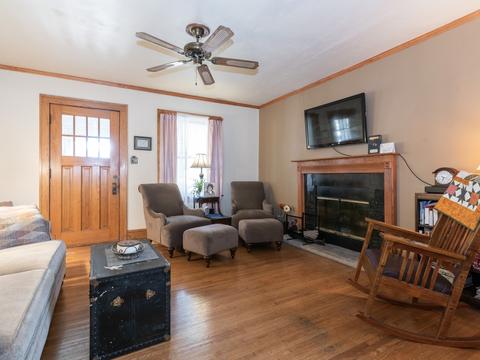 424 Griswold St, Elgin, IL 60123 photo 2