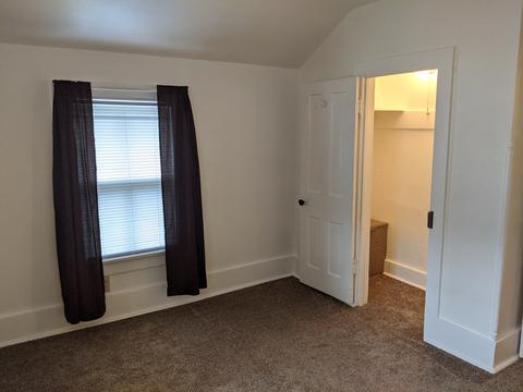 315 W Carpenter St, Freeport, IL 61032 photo 8
