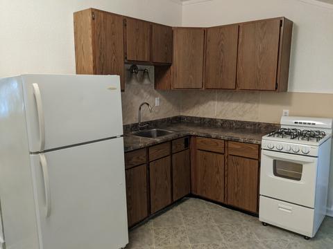 315 W Carpenter St, Freeport, IL 61032 photo 2