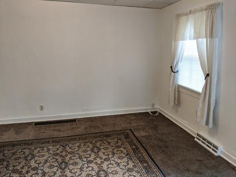 315 W Carpenter St, Freeport, IL 61032 photo 5