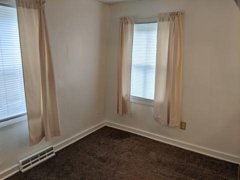 315 W Carpenter St, Freeport, IL 61032 photo 4