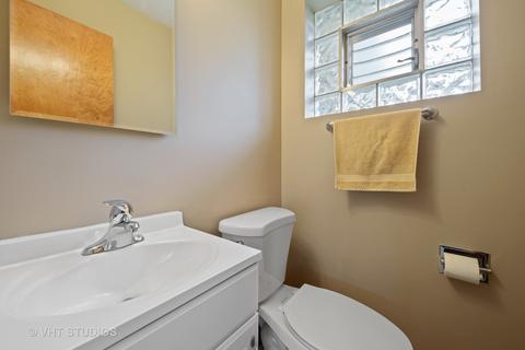 884 S 3rd Ave, Des Plaines, IL 60016 photo 17
