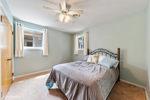 884 S 3rd Ave, Des Plaines, IL 60016 photo 13