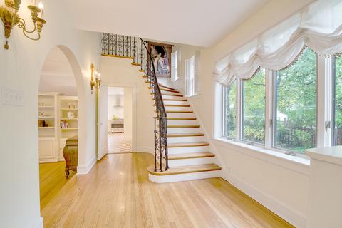 26 Briar Rd, Golf, IL 60029 photo 2