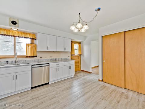 1517 E Lowden Ln, Mount Prospect, IL 60056 photo 12
