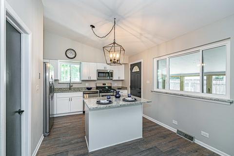 908 E Crockett Ave, Addison, IL 60101 photo 5