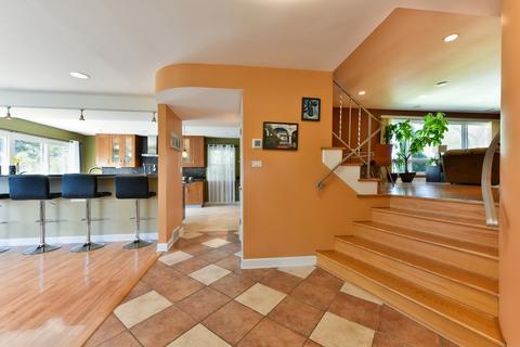 220 Marshall Dr, Des Plaines, IL 60016 photo 7