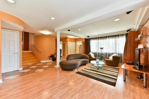 220 Marshall Dr, Des Plaines, IL 60016 photo 10