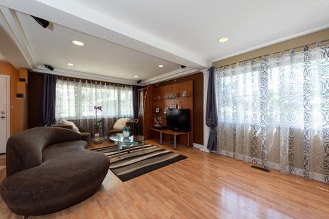 220 Marshall Dr, Des Plaines, IL 60016 photo 11