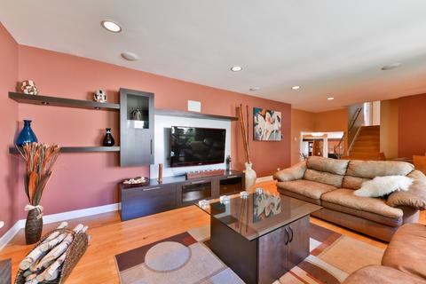 220 Marshall Dr, Des Plaines, IL 60016 photo 8