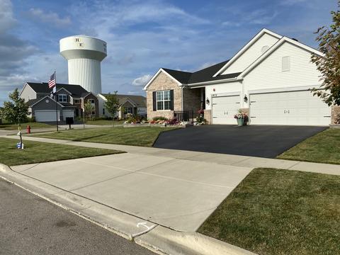 1977 Prospect Dr, Hoffman Estates, IL 60192 photo 2