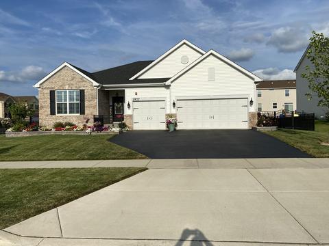 1977 Prospect Dr, Hoffman Estates, IL 60192 photo 1