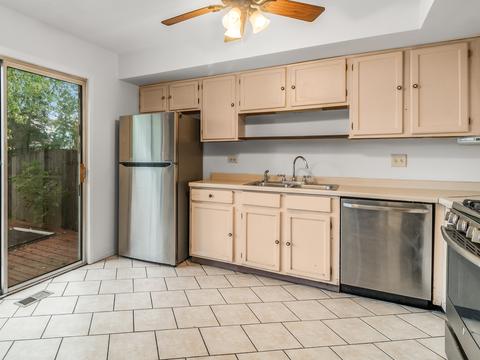 1335 Maroon Dr, Elgin, IL 60120 photo 14
