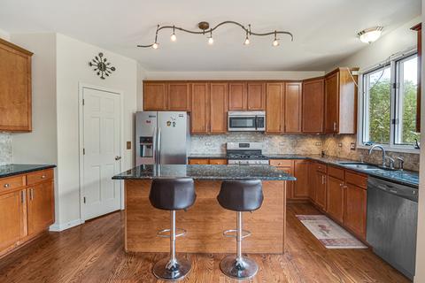 2121 Gardner Cir W, Aurora, IL 60503 photo 7