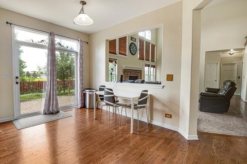 2121 Gardner Cir W, Aurora, IL 60503 photo 9