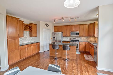 2121 Gardner Cir W, Aurora, IL 60503 photo 10