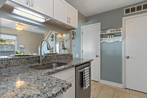 349 Gregory St, Aurora, IL 60504 photo 8