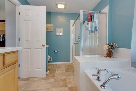 5946 Chatham Dr, Hoffman Estates, IL 60192 photo 20