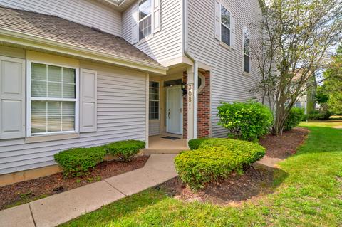 3081 Anton Dr, Aurora, IL 60504 photo 2