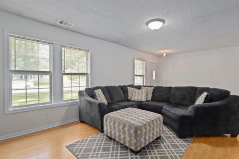 465 Lincoln Dr, Hoffman Estates, IL 60169 photo 4
