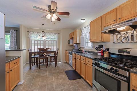 2106 Case Dr, Bloomington, IL 61701 photo 2